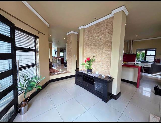 4 BEDROOM HOUSE FOR SALE IN GLEN ERASMIA